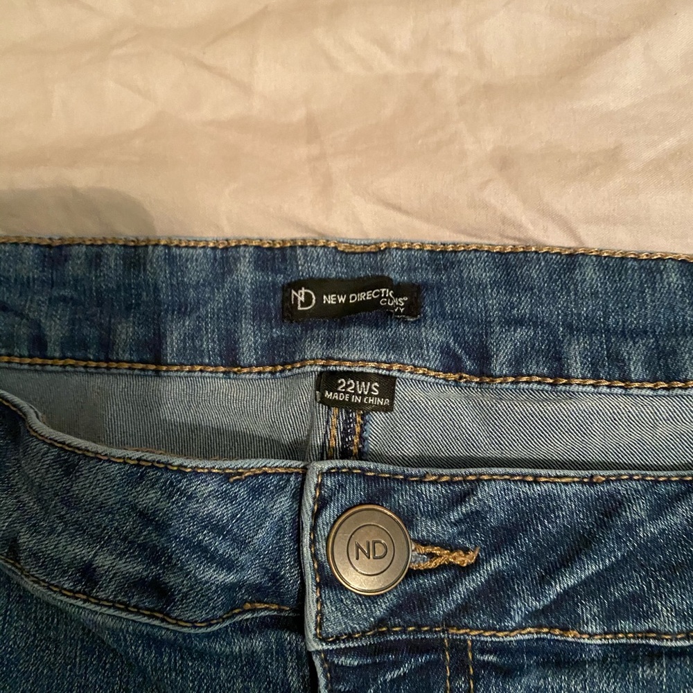 New Directions Curvy Cuffed Capris